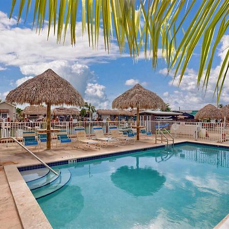 Tiny Home On Waterfront, Bay Views, Deck, Pool Jewfish الغرفة الصورة