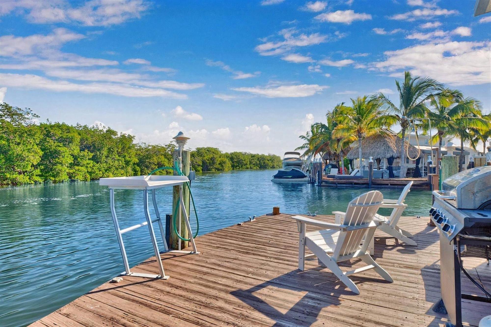 Tiny Home On Waterfront, Bay Views, Deck, Pool Jewfish الغرفة الصورة