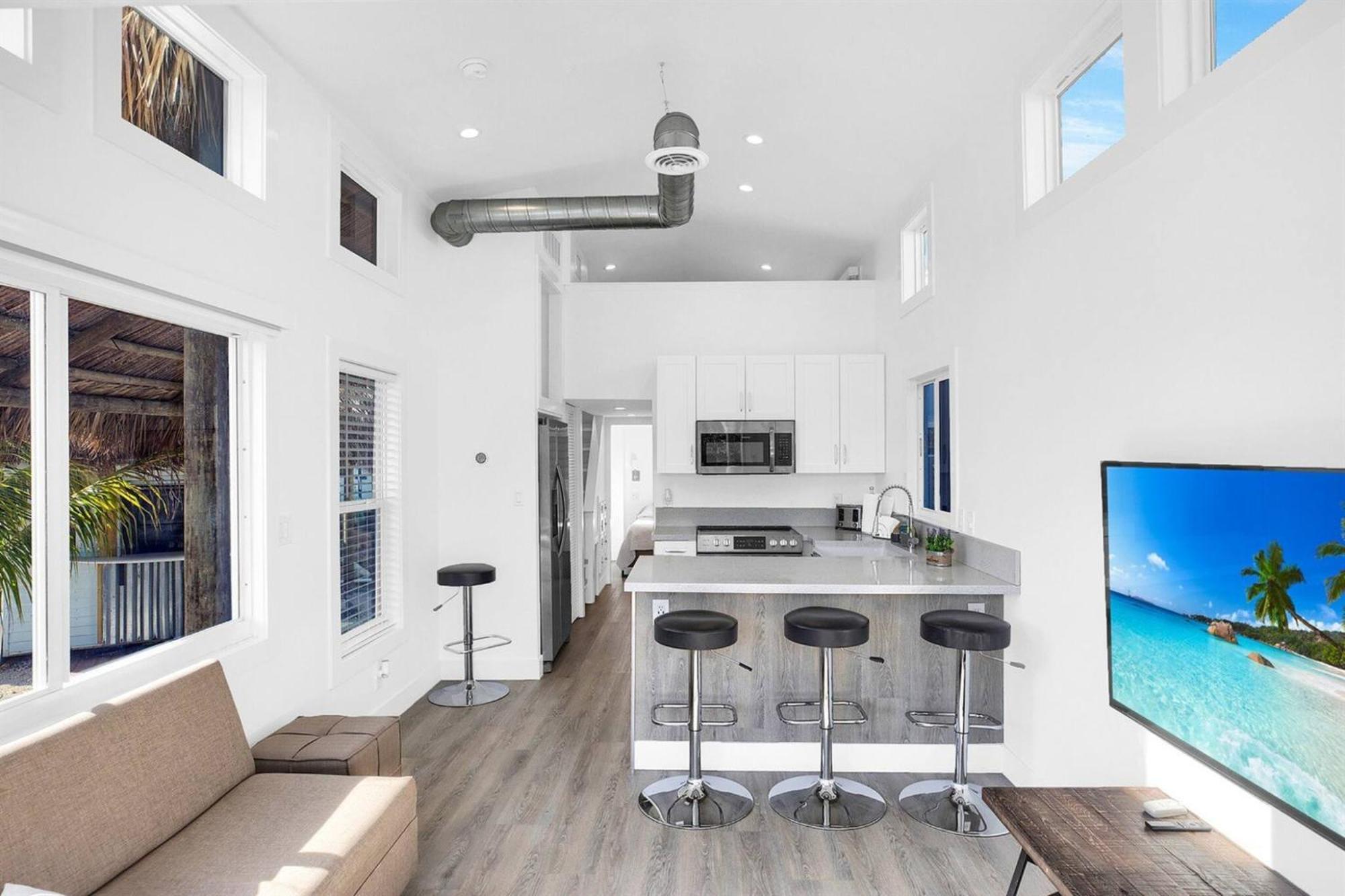 Tiny Home On Waterfront, Bay Views, Deck, Pool Jewfish الغرفة الصورة