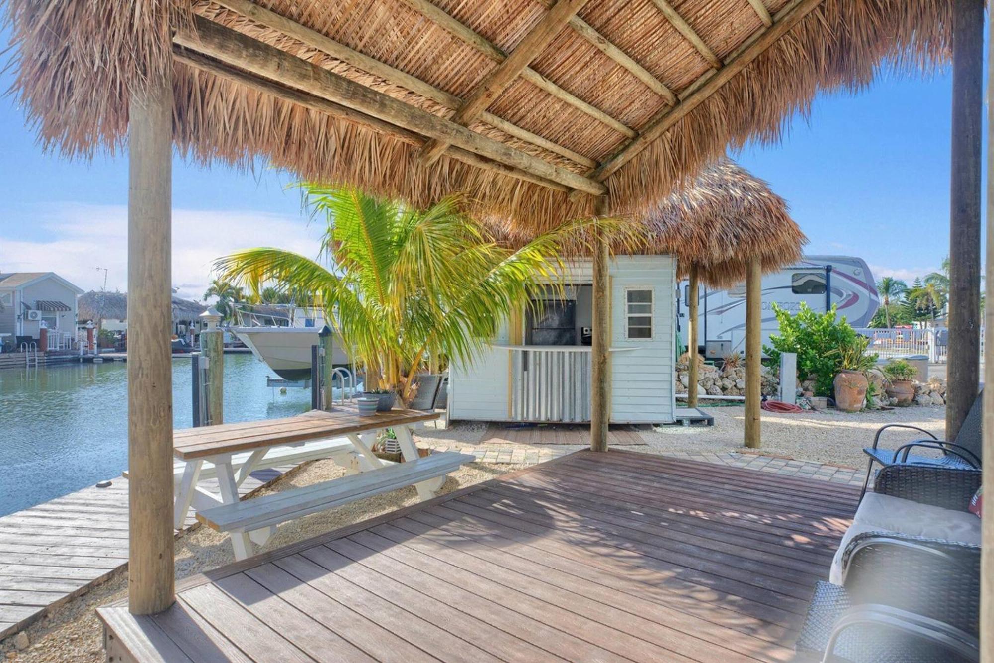 Tiny Home On Waterfront, Bay Views, Deck, Pool Jewfish الغرفة الصورة