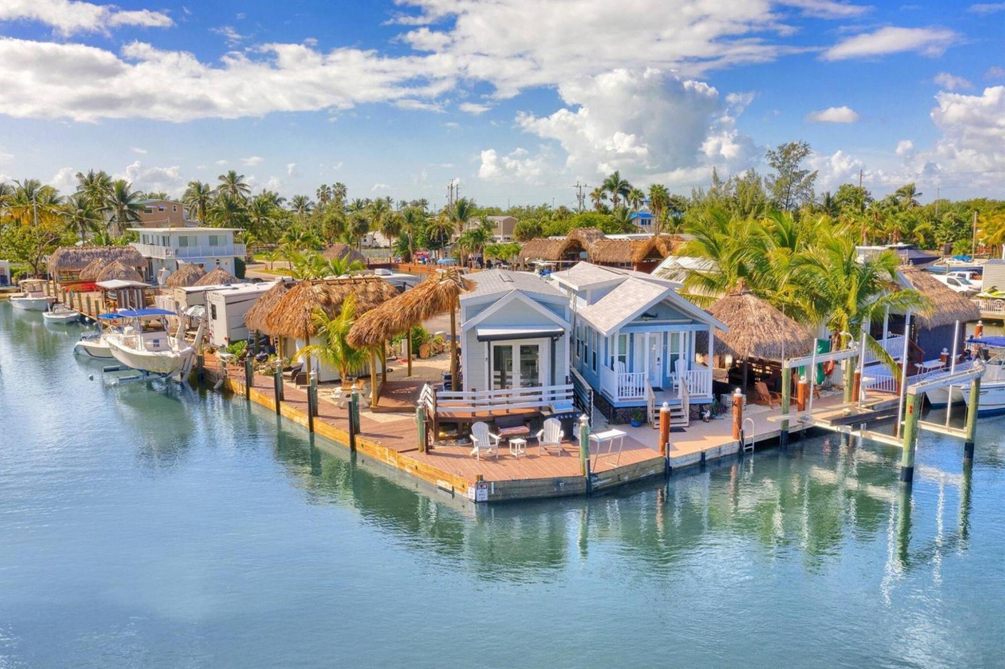 Tiny Home On Waterfront, Bay Views, Deck, Pool Jewfish الغرفة الصورة